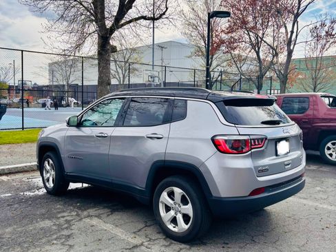 Used 2019 Jeep Compass Latitude w/ Popular Equipment Group AWD/4WD image 8