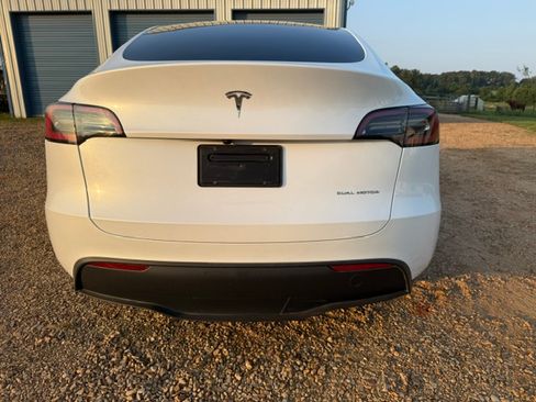 Used 2023 Tesla Model Y Long Range AWD/4WD image 17