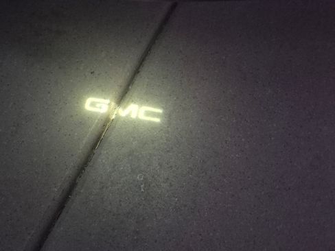 Used 2023 GMC Yukon XL SLT image 5