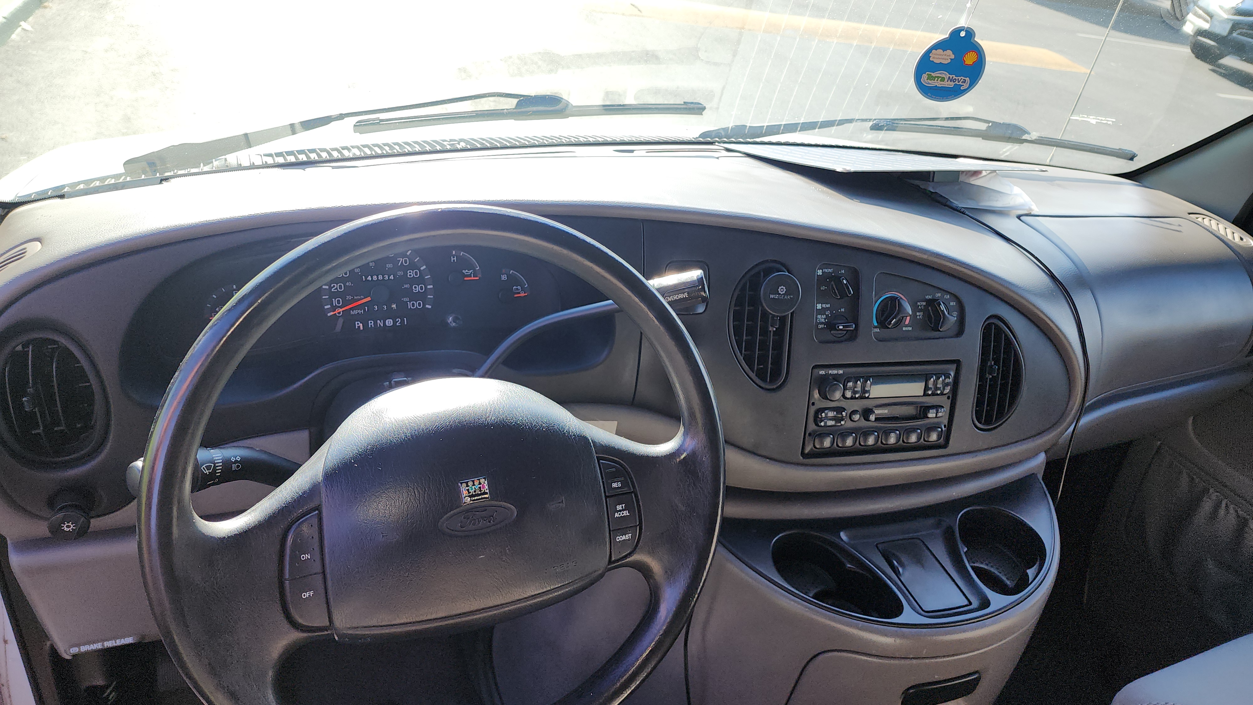 Used 1999 Ford E-350 and Econoline 350 Club Wagon RWD image 11