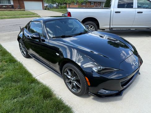 Used 2017 MAZDA MX-5 Miata RF Grand Touring w/ Appearance Package RWD image 2