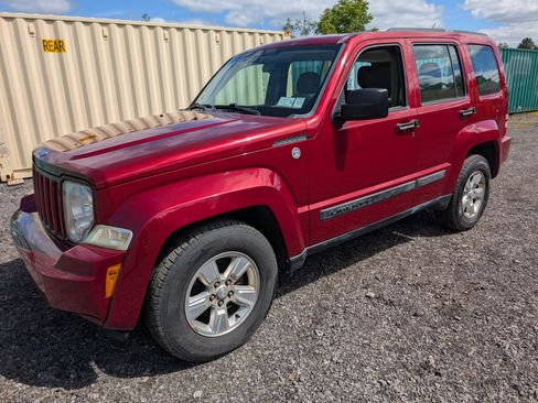 Used 2012 Jeep Liberty Sport image 1