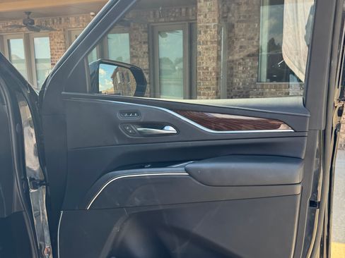 Used 2022 Cadillac Escalade Premium Luxury Platinum image 15