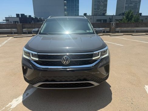 Used 2023 Volkswagen Taos SEL AWD/4WD image 2