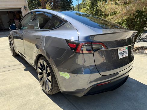 Used 2023 Tesla Model Y Performance AWD/4WD image 12
