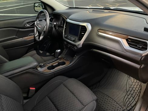 Used 2018 GMC Acadia SLE image 9