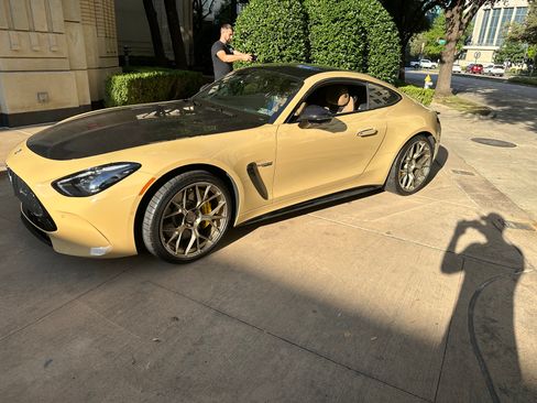 Used 2025 Mercedes-Benz AMG GT 63 image 1