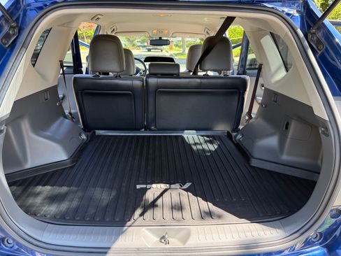 Used 2014 Toyota Prius V Five FWD image 6
