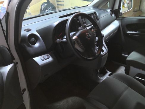 Used 2019 Nissan NV200 SV w/ Back Door Glass Package image 9