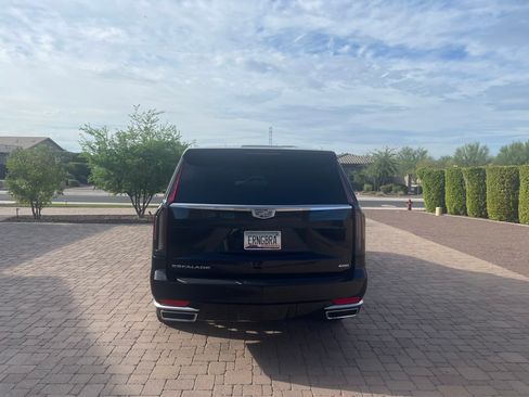 Used 2023 Cadillac Escalade ESV Premium Luxury w/ LPO, Radiant Package AWD/4WD image 9