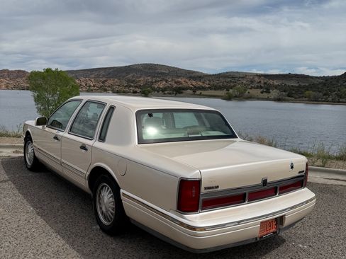 Used 1996 Lincoln Town Car Cartier image 5