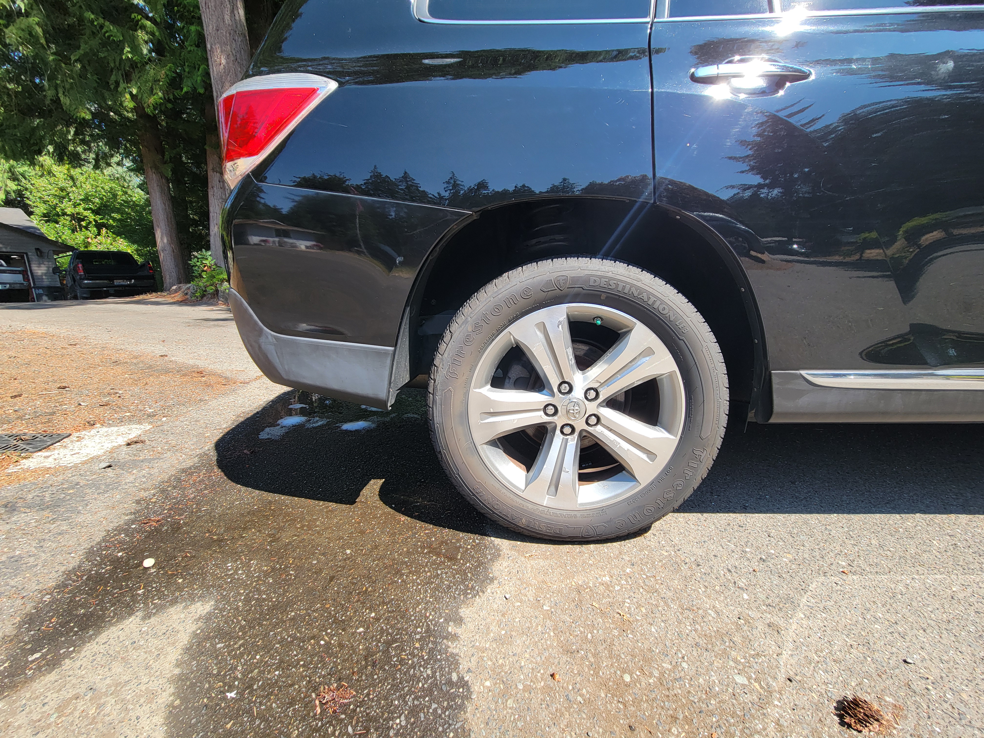 Used 2011 Toyota Highlander Limited w/ Tow Pkg AWD/4WD image 12