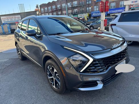 Used 2023 Kia Sportage EX image 2