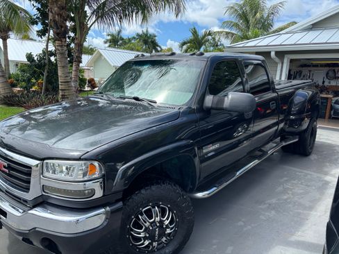 Used 2004 GMC Sierra 3500 SLT w/ Heavy-Duty Power Package image 8