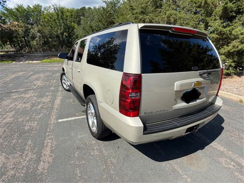Used 2013 Chevrolet Suburban LS w/ Convenience Package 1 AWD/4WD image 8