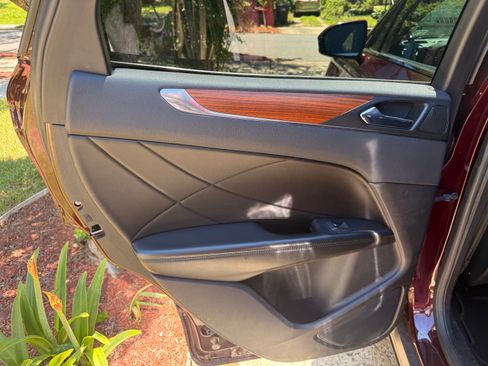 Used 2016 Lincoln MKC Reserve w/ Lincoln MKC Climate Package FWD image 19