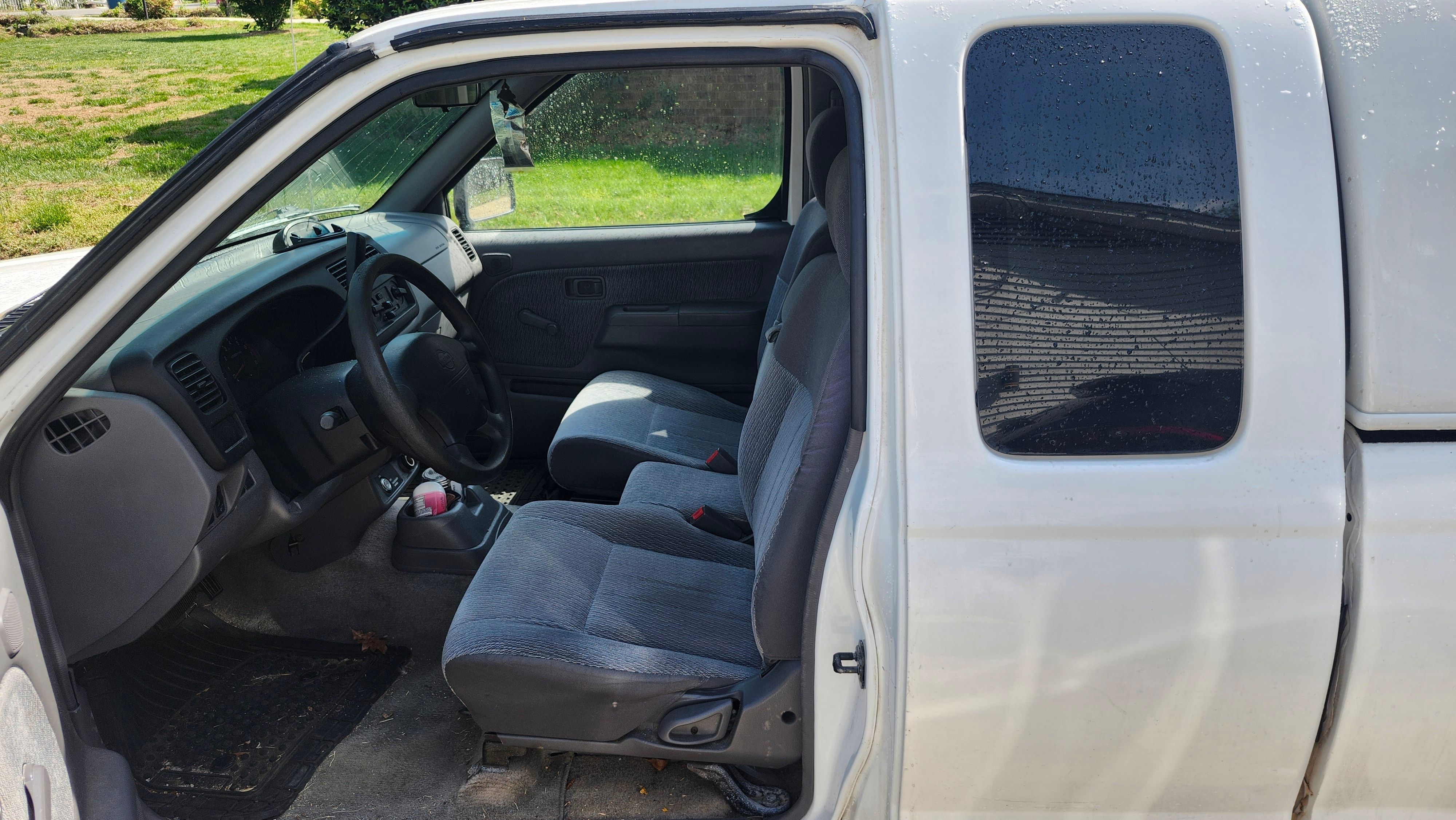 Used 2000 Nissan Frontier XE RWD image 6