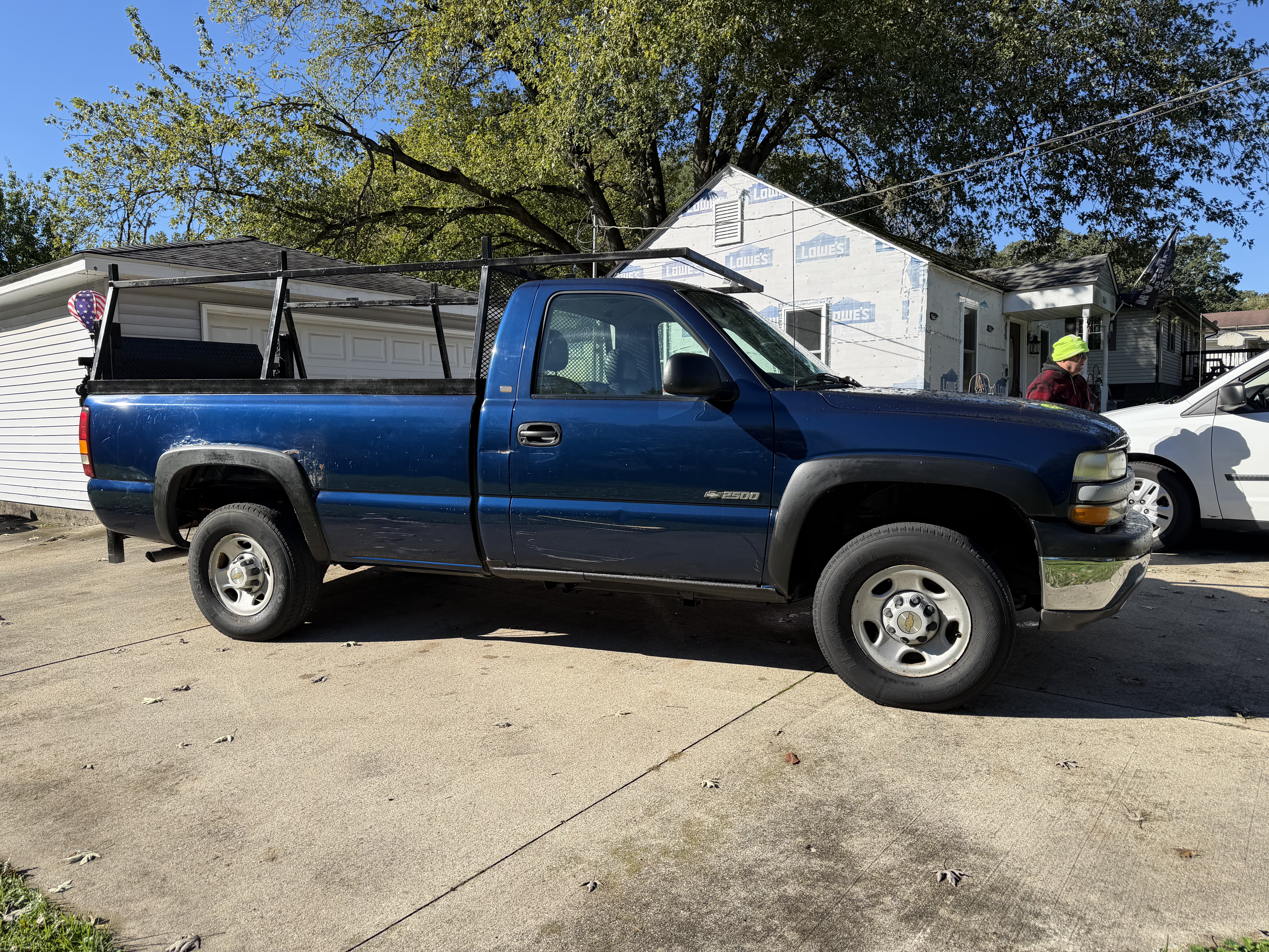 Used 2002 Chevrolet Silverado 2500 2WD Regular Cab image 2