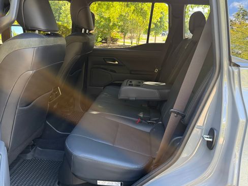 Used 2025 Lexus GX 550 AWD/4WD image 10