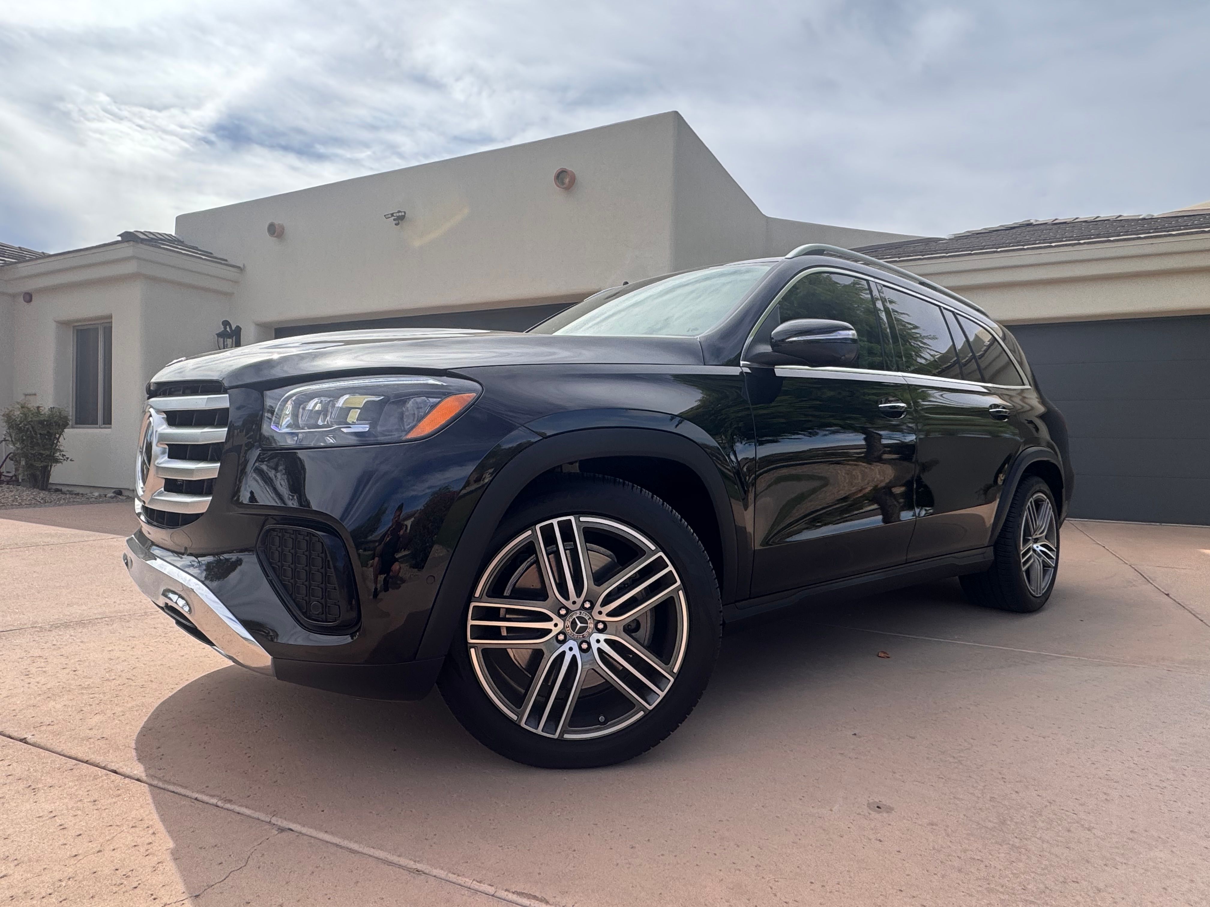 Used 2026 Mercedes-Benz GLS 450 4MATIC image 1