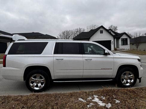 Used 2017 Chevrolet Suburban Premier image 2
