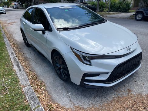 Used 2023 Toyota Corolla SE FWD image 5