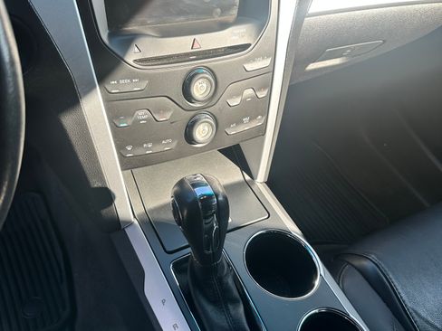 Used 2013 Ford Explorer XLT image 12