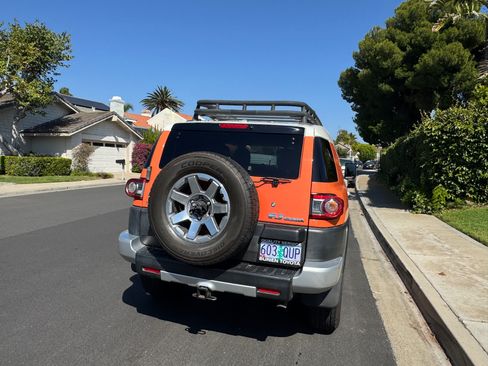 Used 2014 Toyota FJ Cruiser 4WD w/ Convenience Package image 5
