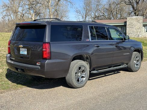 Used 2017 Chevrolet Suburban LT image 8