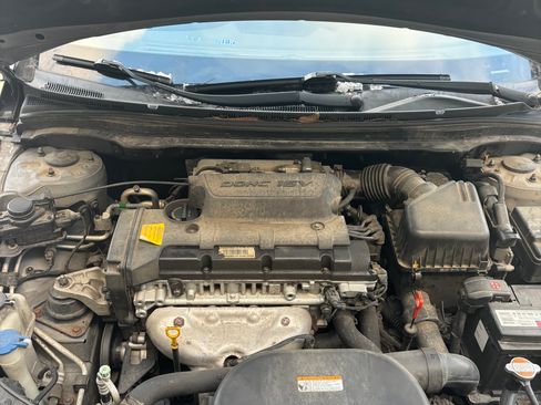 Used 2012 Hyundai Elantra GLS image 9