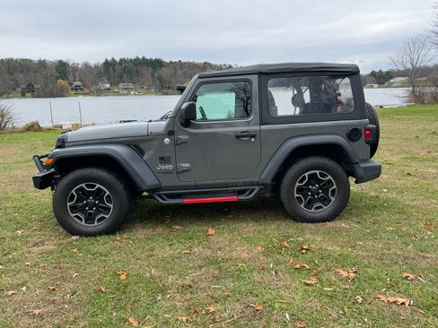 Used 2020 Jeep Wrangler Sport AWD/4WD image 2