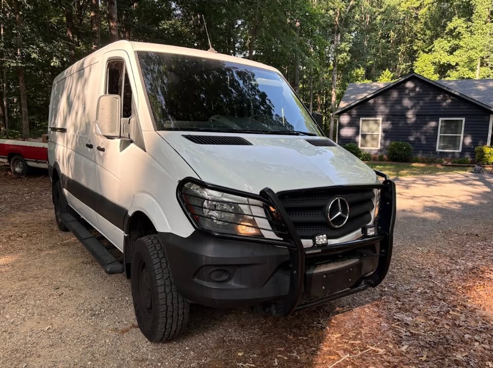 Used 2018 Mercedes-Benz Sprinter 2500 image 10