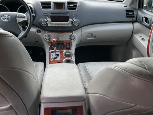 Used 2011 Toyota Highlander Limited FWD image 10