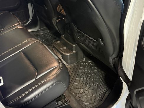 Used 2024 Jeep Wrangler Unlimited Sahara w/ Technology Group image 26