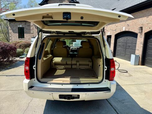 Used 2012 Chevrolet Suburban LTZ AWD/4WD image 18