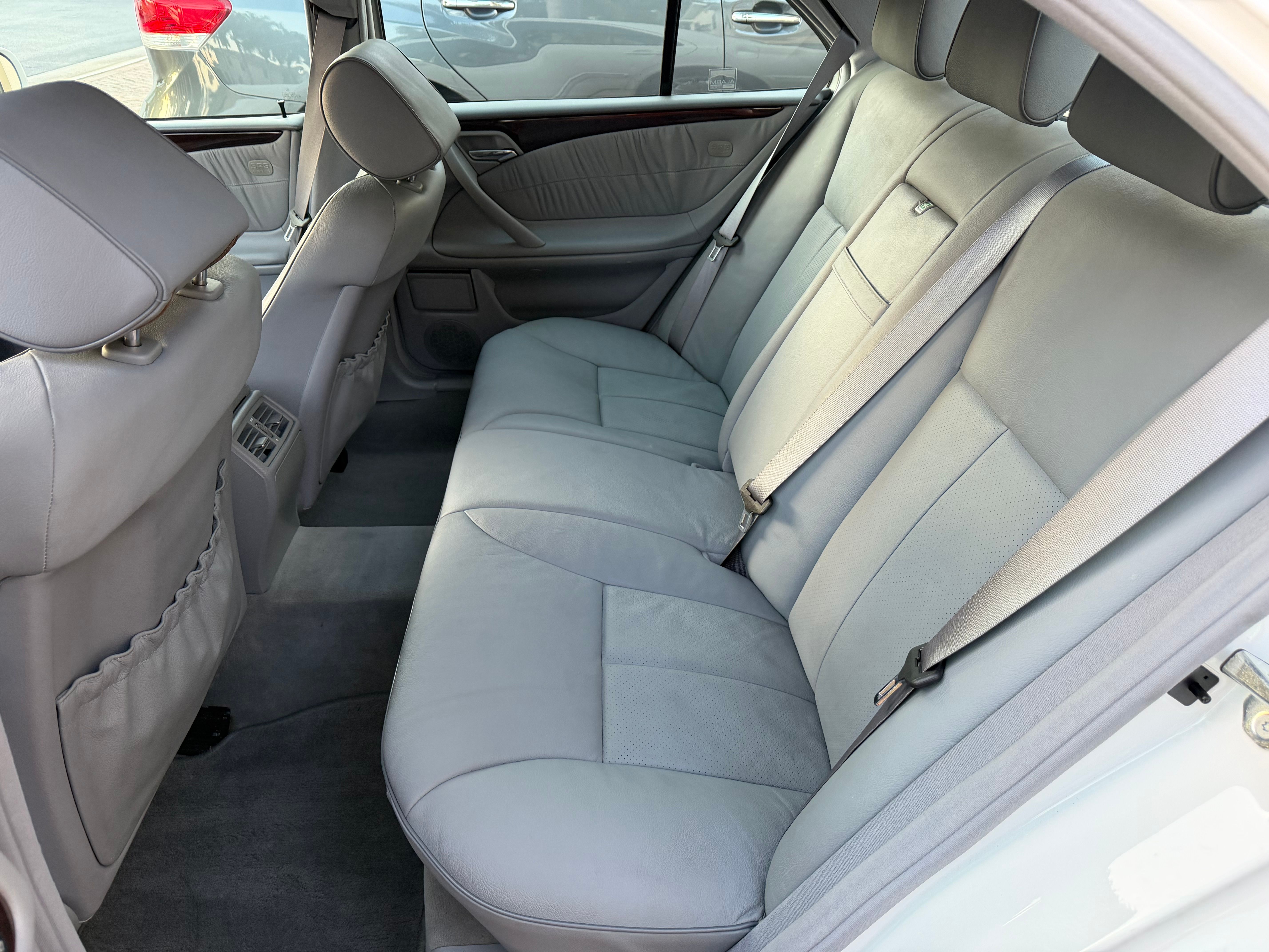 Used 2000 Mercedes-Benz E 320 Sedan image 12