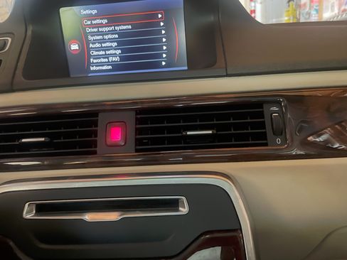 Used 2013 Volvo XC70 T6 Premier Plus image 12