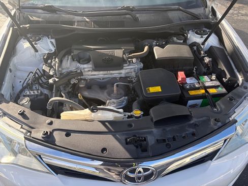 Used 2014 Toyota Camry LE image 18