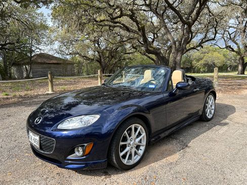 Used 2011 MAZDA MX-5 Miata Grand Touring w/ Premium Pkg image 2