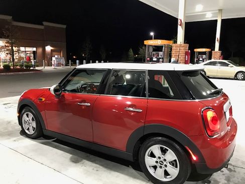Used 2015 MINI Cooper 4-Door Hardtop FWD image 4