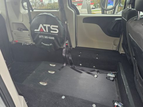 Used 2016 Dodge Grand Caravan SXT w/ Rear Park Assist Package image 12