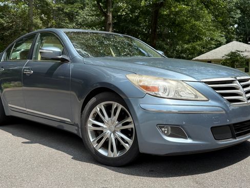 Used 2011 Hyundai Genesis 4.6 RWD image 9