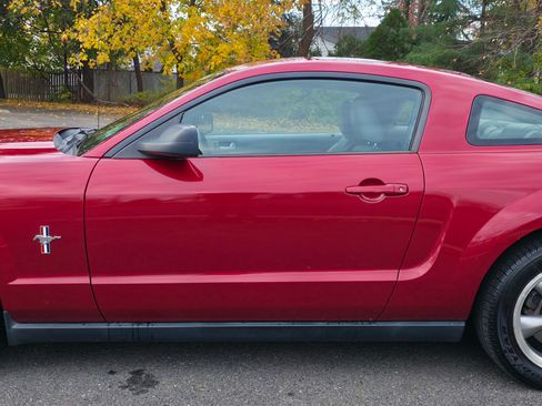 Used 2006 Ford Mustang Premium image 4