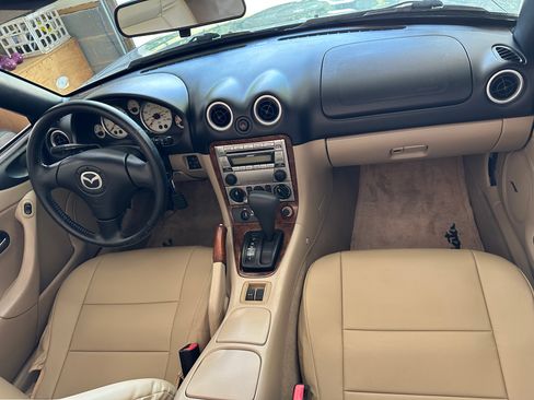 Used 2004 MAZDA MX-5 Miata LS image 10