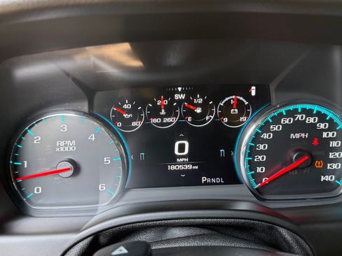 Used 2017 Chevrolet Suburban LT RWD image 22