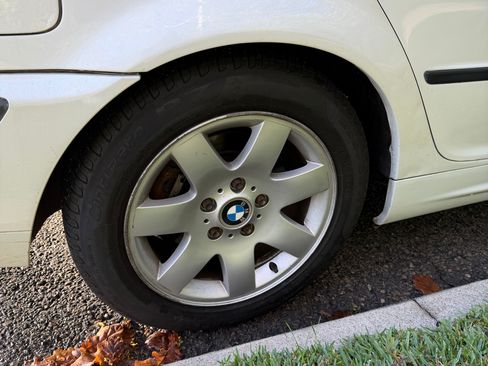 Used 2003 BMW 325i Wagon image 12