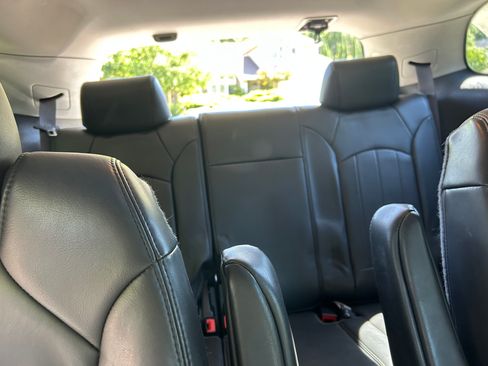 Used 2009 Buick Enclave CXL w/ Entertainment Package #3 AWD/4WD image 10