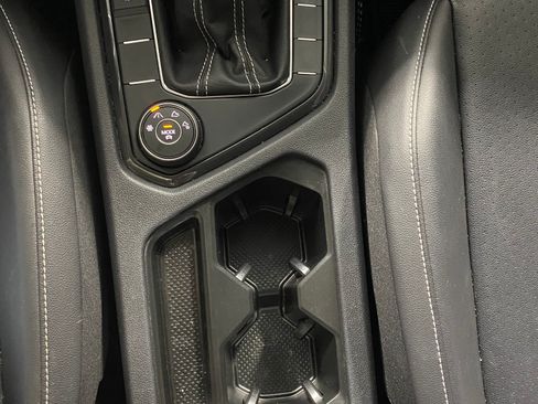 Used 2022 Volkswagen Tiguan SE image 17