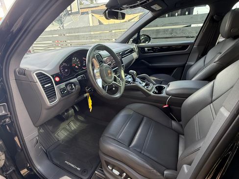 Used 2021 Porsche Cayenne Sport Utility 4D image 17