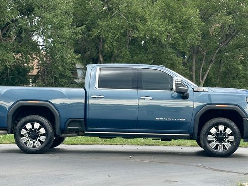 Used 2024 GMC Sierra 2500 Denali w/ Denali Reserve Package AWD/4WD image 2